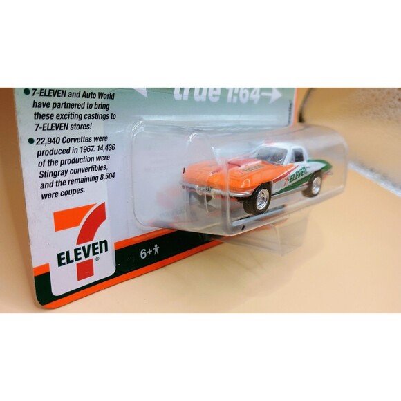 2023 AW Auto World Deluxe Series 7-11 Seven Eleven 1967 Chevy Corvette 1:64 - Picture 4 of 6